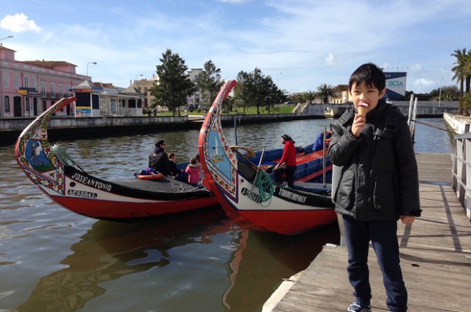 Alveiro canal boat